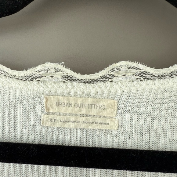 White Lace Detail Cropped T-Shirt - Picture 4 of 8